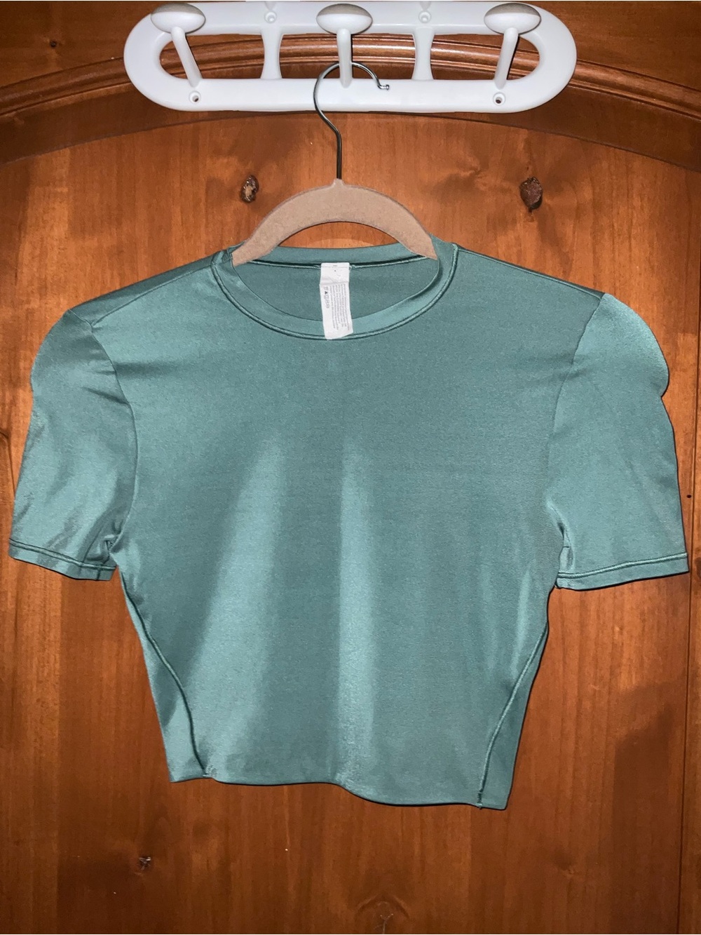 Lululemon Athletica Wondermost Women's Sage Green Short Sleeve Crewneck crop Top